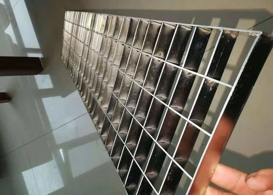 سکوی مشبک فولادی ضد زنگ 316 نوار گالوانیزه گریتینگ غیر قابل اشتعال