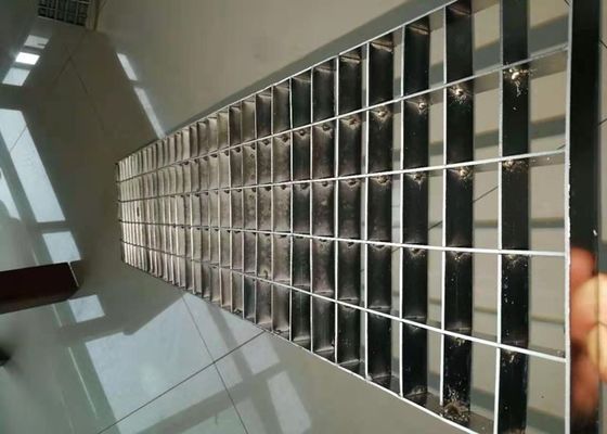 سکوی مشبک فولادی ضد زنگ 316 نوار گالوانیزه گریتینگ غیر قابل اشتعال