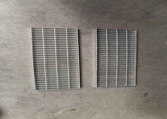 گریتینگ استیل راهروی عابر پیاده مشبک گریتینگ گالوانیزه گرم غوطه ور