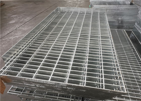 جوشکاری مقاومت در برابر فشار راهروی گریتینگ فولادی گالوانیزه ISO9001 Step Board