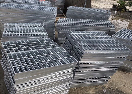 Q235 پلت فرم مشبک فولاد گالوانیزه داغ داغ 65x5mm