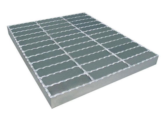 30 * 100mm فولاد گالوانیزه جوش داده شده از فولاد گالوانیزه در فضای باز توری فلزی