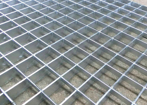 ضد Skid Q345 گریتینگ فولادی جوش داده شده با عرض 1250 میلی متر گالوانیزه گرم