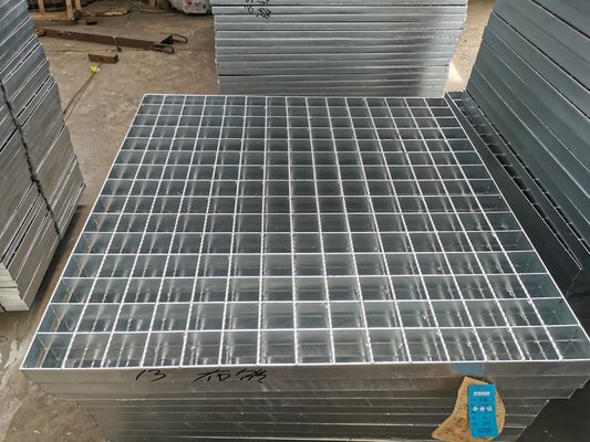 صفحه پلاستیکی گریتینگ فولادی گالوانیزه 32x3mm قفل شده برای مسیر پیاده روی Driveway