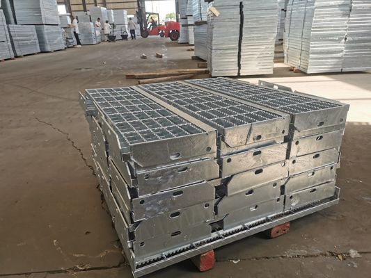 راه پله های سوراخ دار ضد لغزش گریتینگ فولادی گالوانیزه گرم 65X5 میلی متر